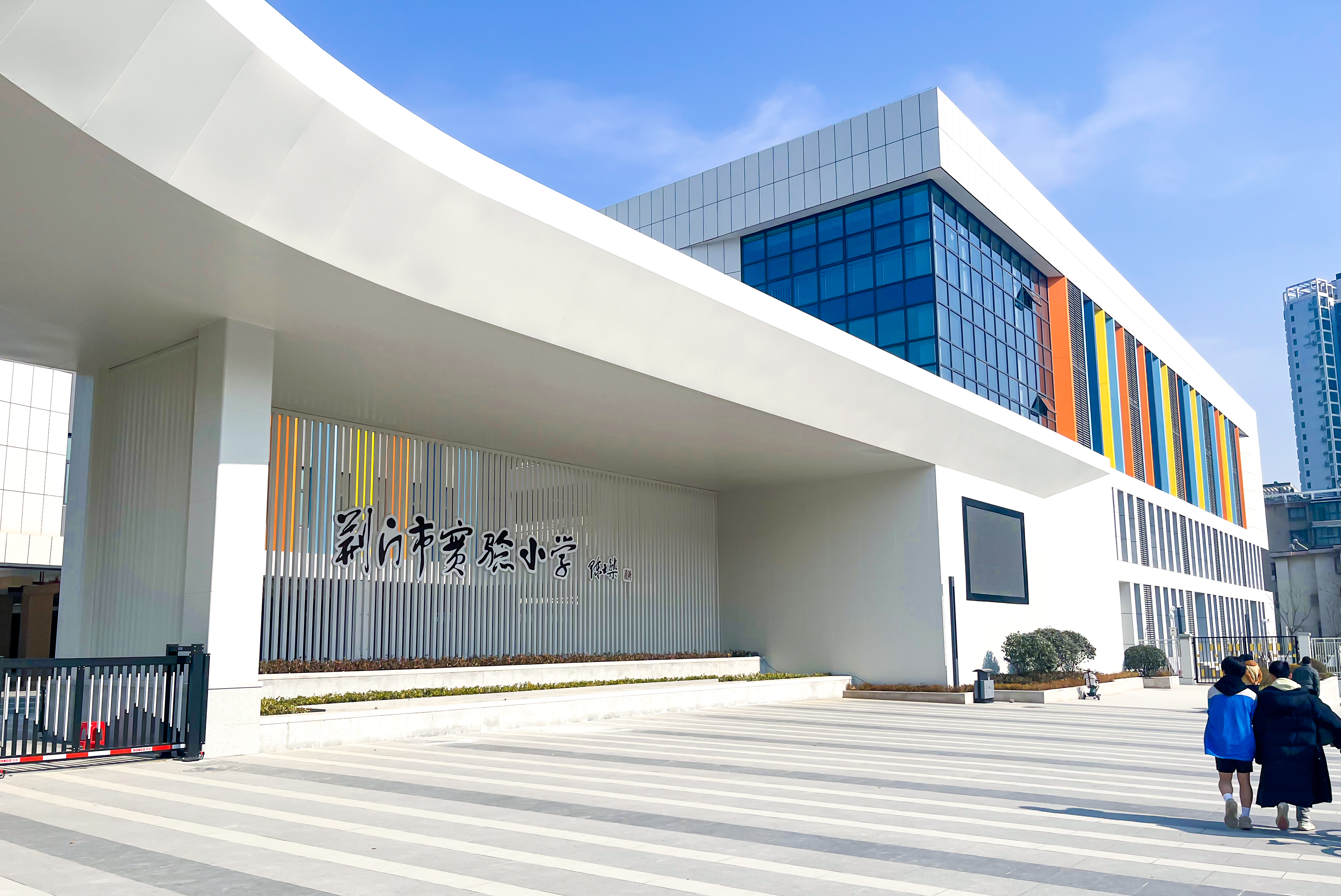 華杉音視頻助力荊門市實驗小學(xué)舞臺燈光系統(tǒng)、會議擴聲、體育場館計分擴聲系統(tǒng)項目